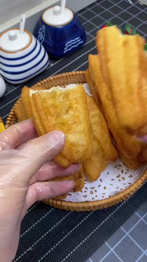 油条的做法真的很简单比买的还好吃