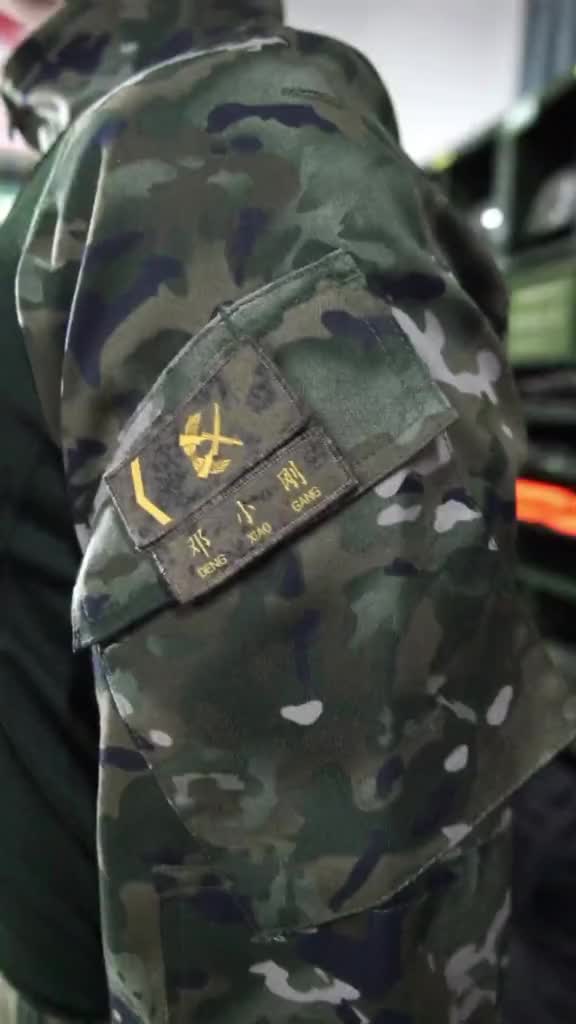 带你看看武警官兵们的21式蛙服
