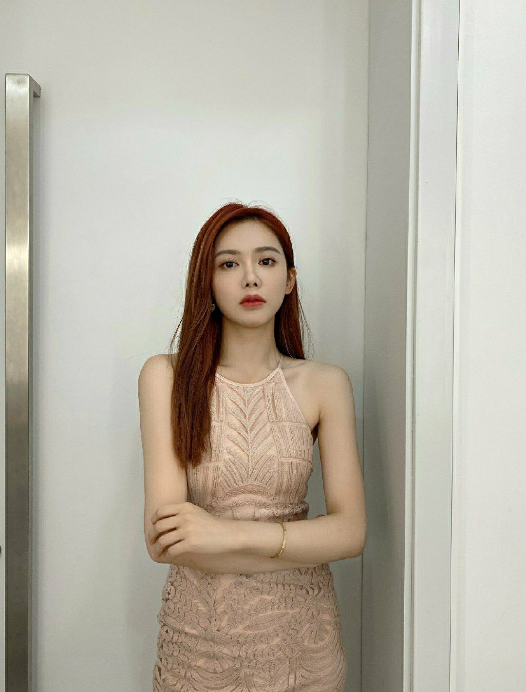 湖人最美女主播美娜晨练身穿吊带运动衣服尽显完美曲线身材