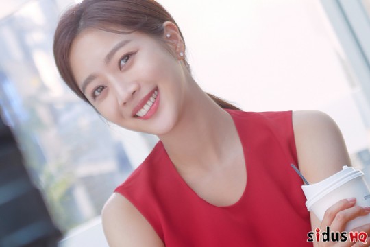 韩国女艺人赵宝儿未公开杂志写真首曝光