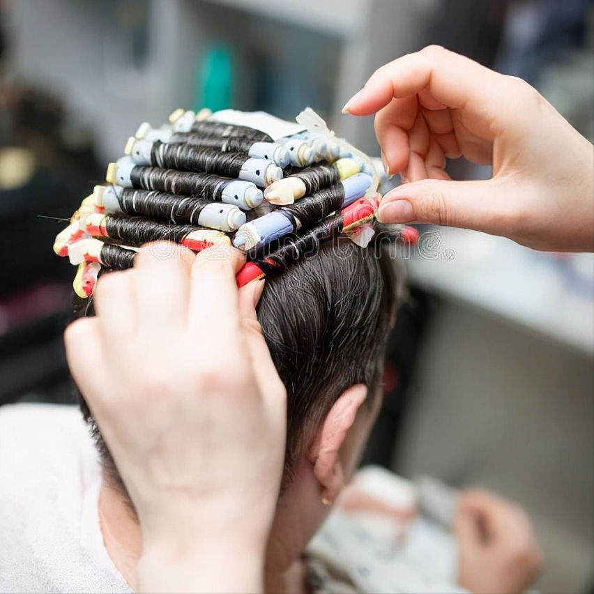 烫发后几天洗头最好?第一天洗去味,第二天洗去碱,超过三天伤发|烫发|