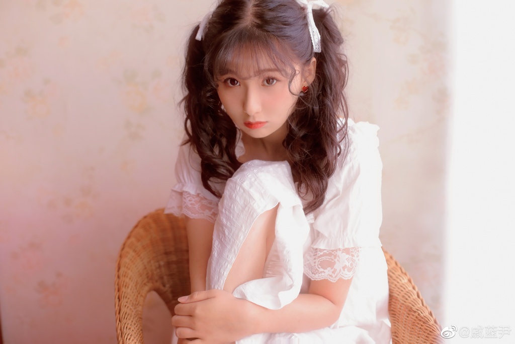 美女演员戚蓝尹迷人写真美照欣赏_高清图集_新浪网