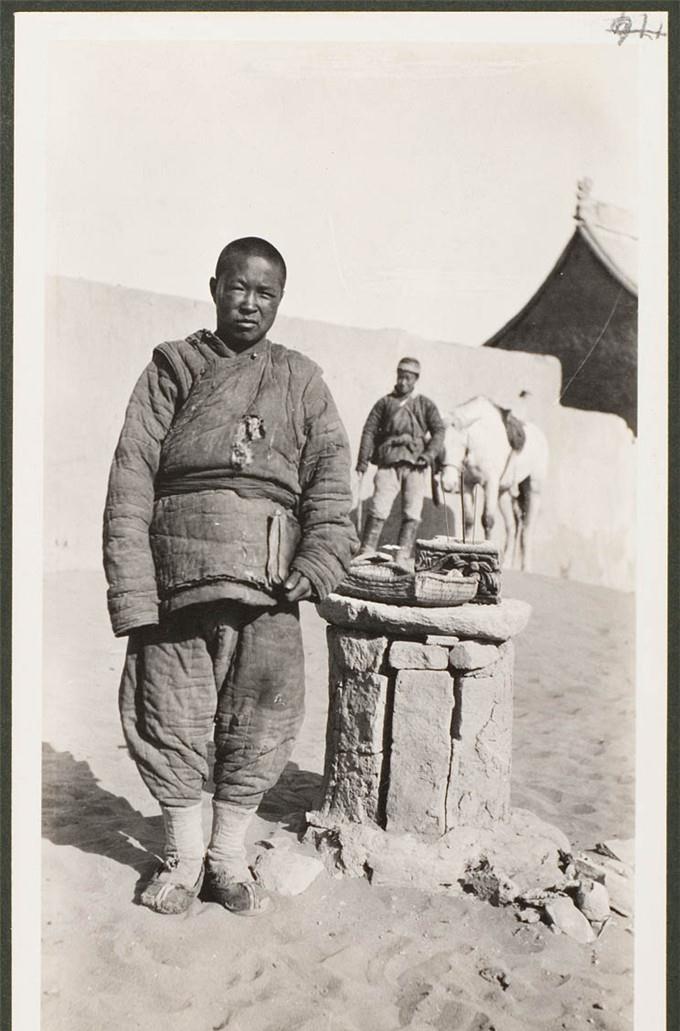 清朝末年甘肃地区普通人的贫穷生活僧侣都要外出讨饭了