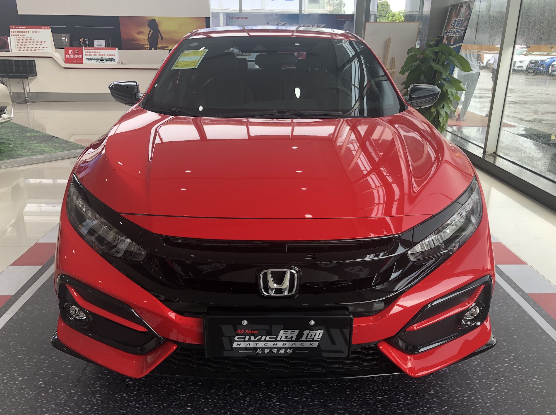 抢先看2020款思域两厢hatchback到店实拍盘他