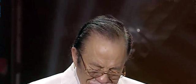 歌唱家杨洪基,与妻子一眼定终身,却说自己一辈子都对不起她