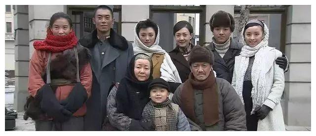 主要也是因为亮剑太成功了,所以再来找李幼斌老师演戏的导演们,来的