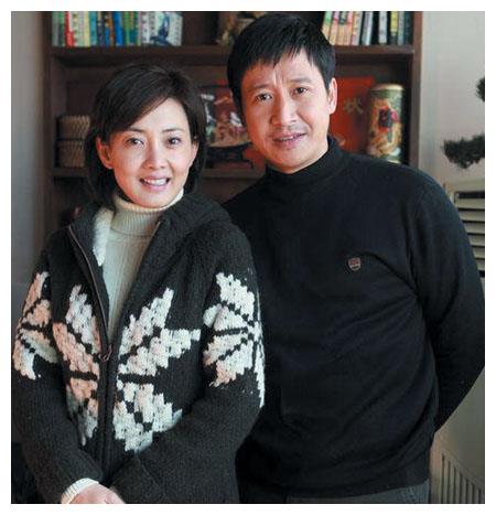 她曾11次登上春晚舞台被称为冯巩御用媳妇如今47岁美成少女