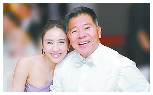 黎姿为何放弃许晋亨 嫁给跛脚的马廷强 看马廷强父亲背景就知道 财经头条 黎姿为何放弃许晋亨 嫁给跛脚的马廷强 看马廷强父亲背景就知道 财经头条