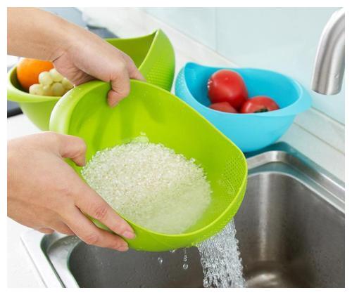 做饭洗米也有大学问,清洗次数不对,难怪煮出来的米饭不够香软