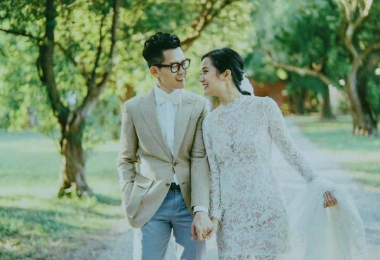 徐廷瑀在国外主修艺术,婚纱照看得出遗传美女妈妈汪家琏的惊人美貌,不