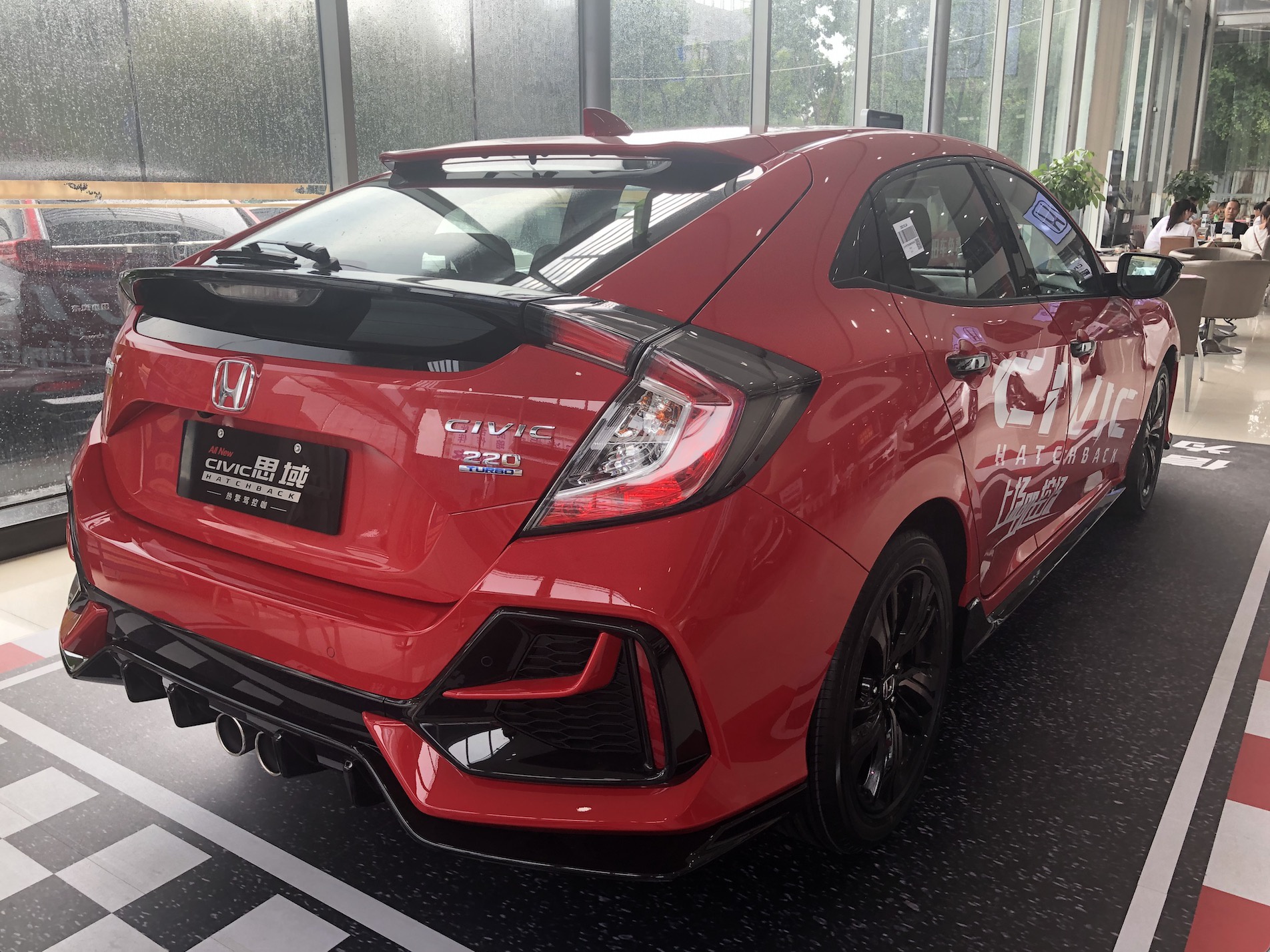 抢先看2020款思域两厢hatchback到店实拍盘他