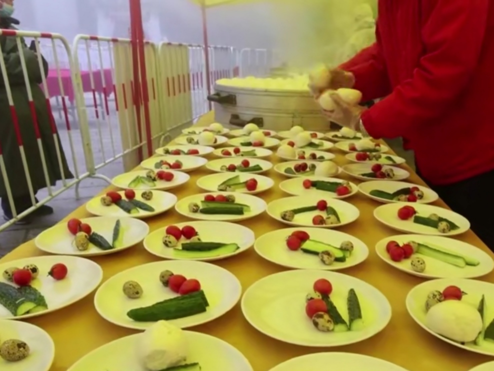 河南洛阳某景区连续四年推出一元午餐，有人说这是炒作，真的吗？休闲区蓝鸢梦想 - Www.slyday.coM