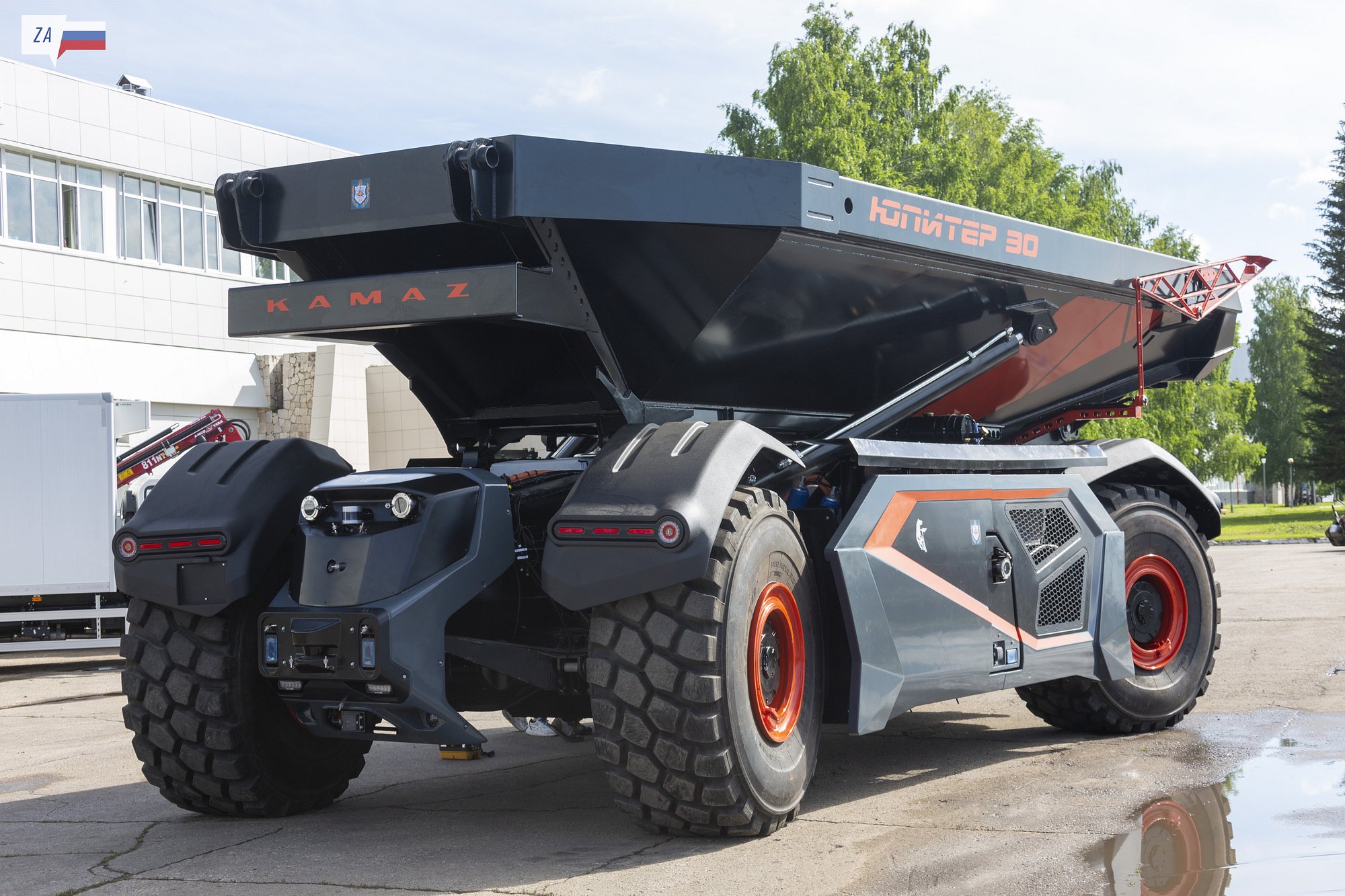 卡玛兹电驱动无人驾驶矿用车亮相