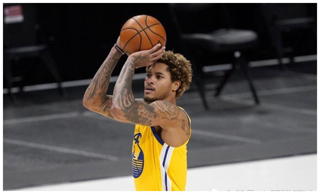 七人上双勇士大胜独行侠暴砍408乌布雷表现引库里盛赞