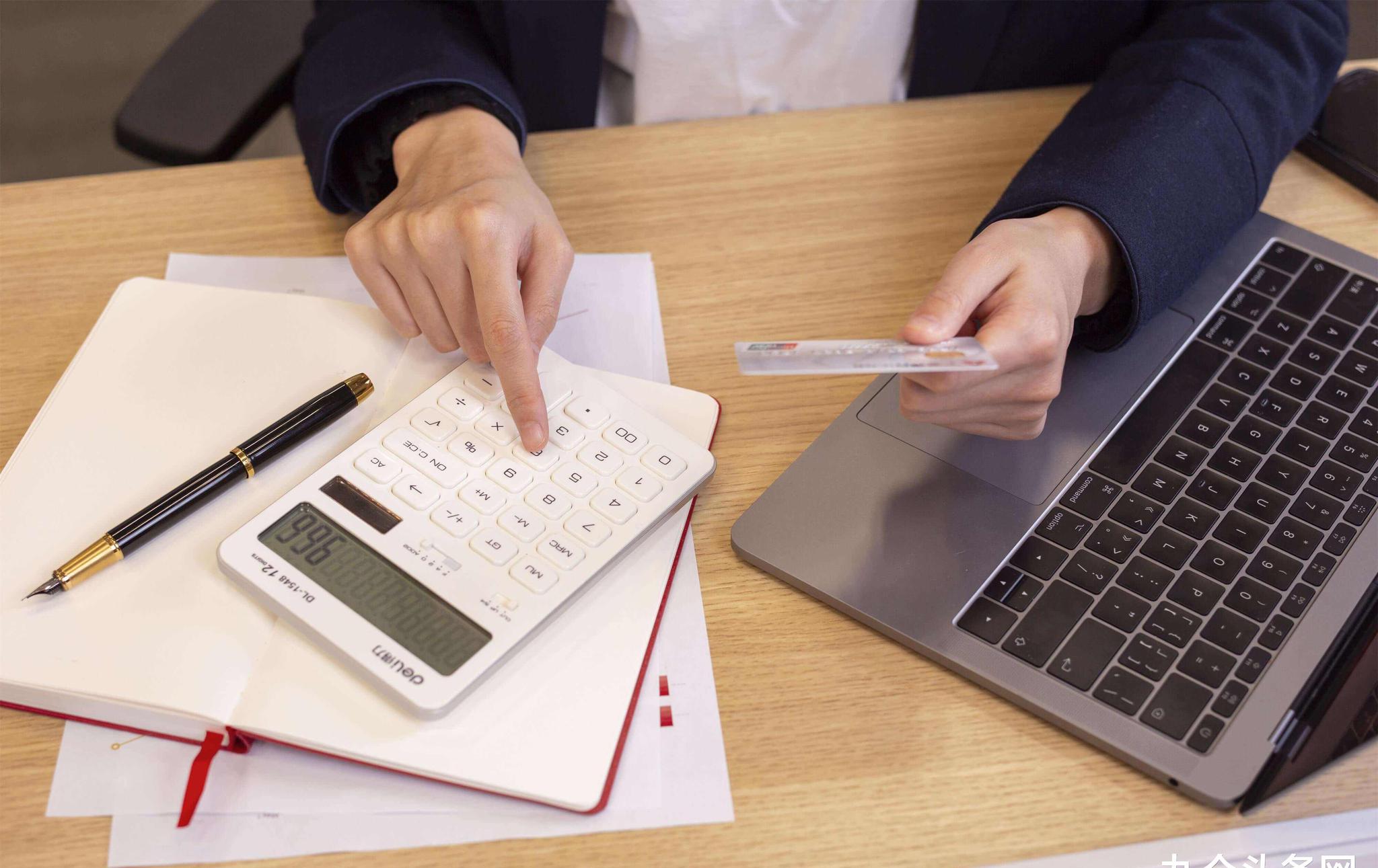 环球各国退休年龄表