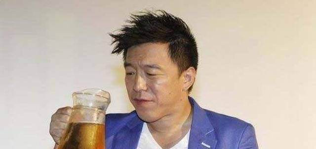 这个名字是徐峥取的,当时大家聚在一起喝酒,大家都喝趴下了,但是黄渤