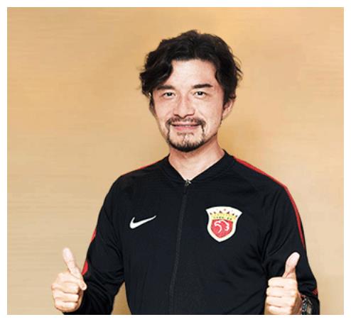 却让江浙沪一带的球迷感受到了一丝不舍或是温暖——当上海足球名宿