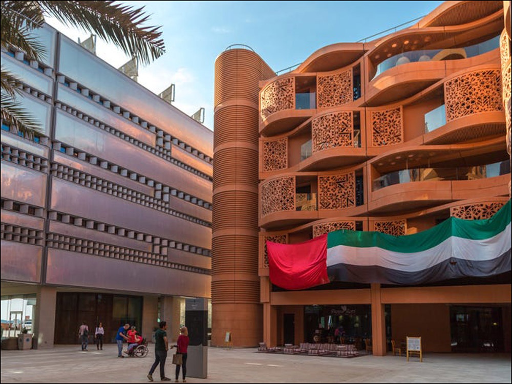 这所大学的名称为"穆罕默德·本·扎耶德人工智能大学(mbzuai)",它是