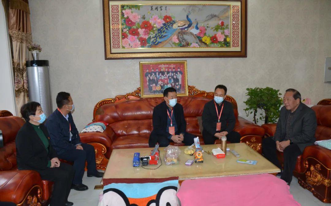 河津人口_侯鹏程检查指导河津新兴社区人口普查工作