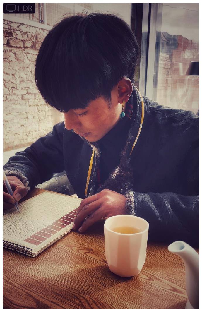 丁真旧照被翻出,寸头,长发还有杀马特,所有造型全hold住了