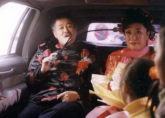 《刘老根》推出市场后,立刻火爆全国,他便趁热打铁,继续拍摄《刘老根2