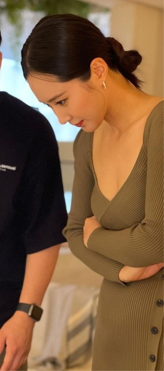 少女时代成员权俞利sns发照秀凹凸身材