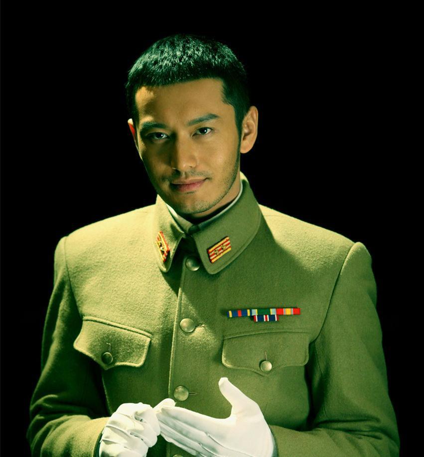 大剧不只有《无间》一部,还有一部黄晓明,蒋欣,万茜主演的《潜伏者》