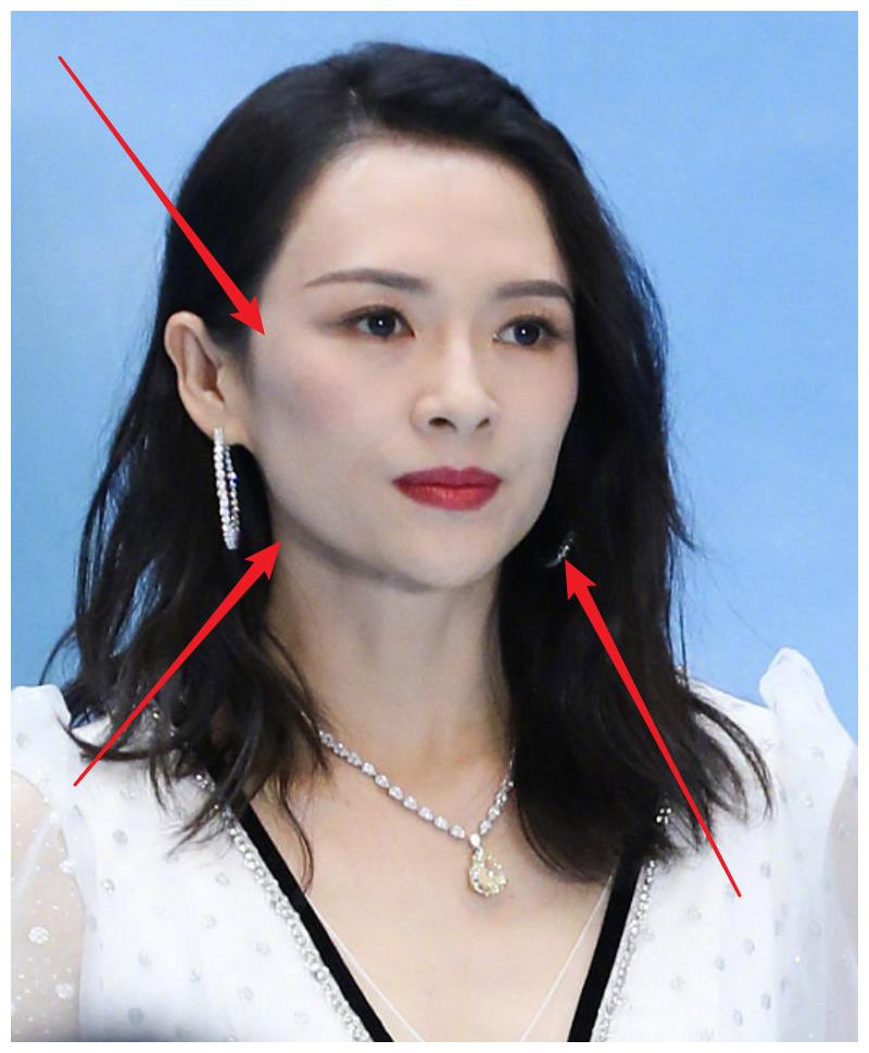 章子怡一袭仙女裙亮相活动,看清生图状态后,这确定是41岁?