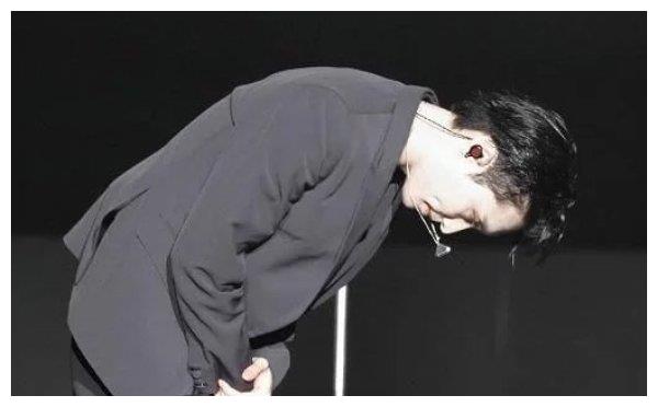 明星鞠躬姿势,丁禹兮乖巧,朱一龙绅士,看到千玺迎娶新娘?