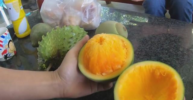 第三名:椰柿果实的质感如椰子,形似柿子而得名,产自南美洲的这玩意,硕