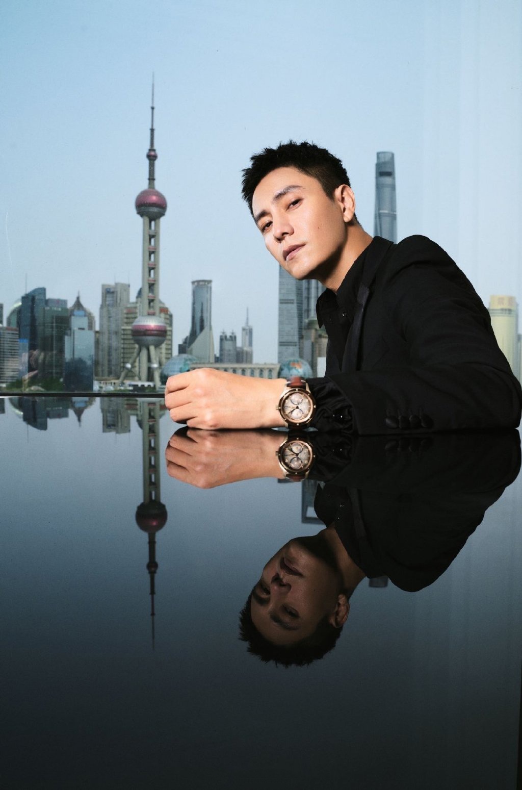 陈坤寸头搭配all black黑西装简约有型气场全开,帅气有型