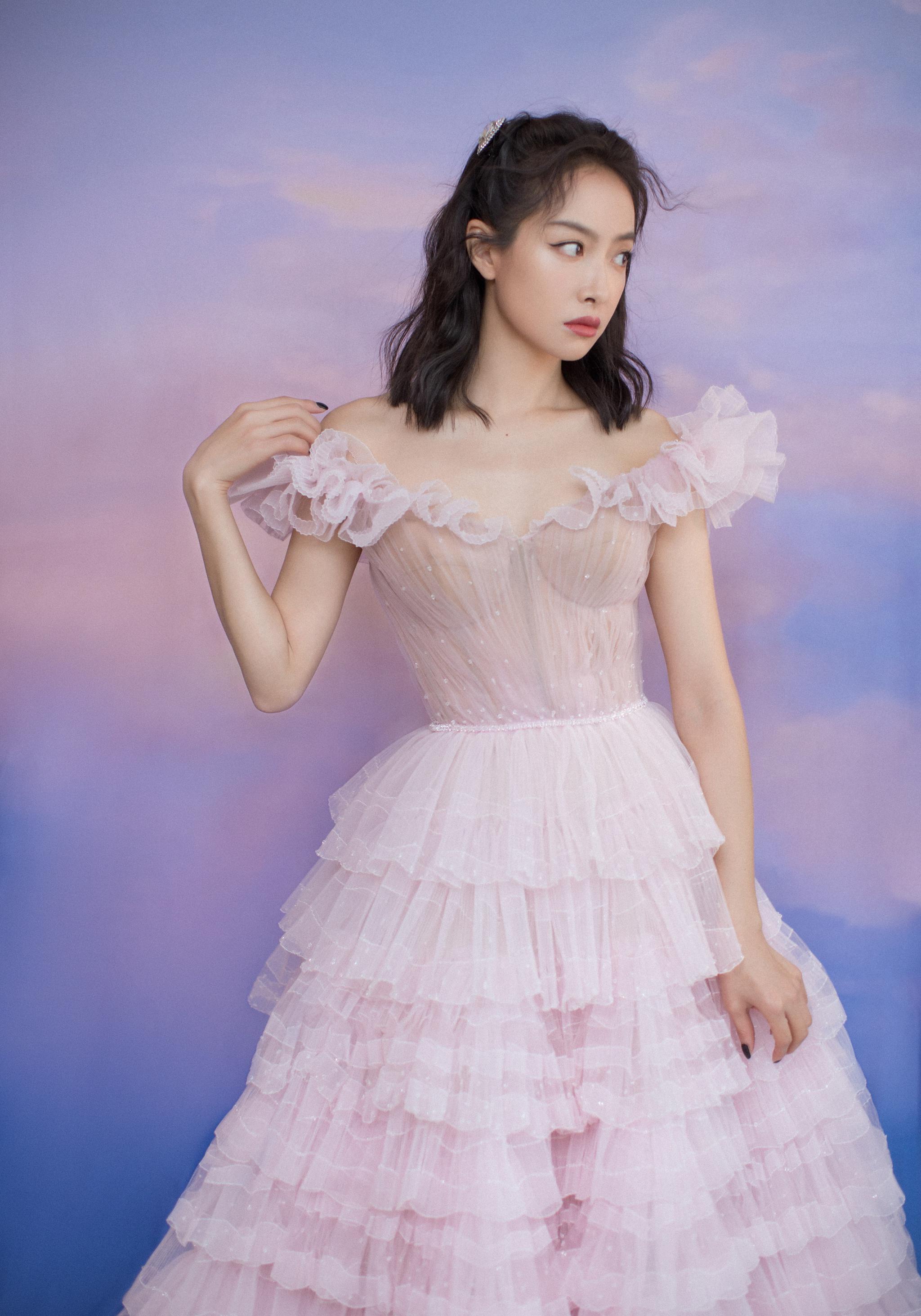 金鹰女神宋茜出席第30届中国电视金鹰节颁奖晚会 变身梦幻公主