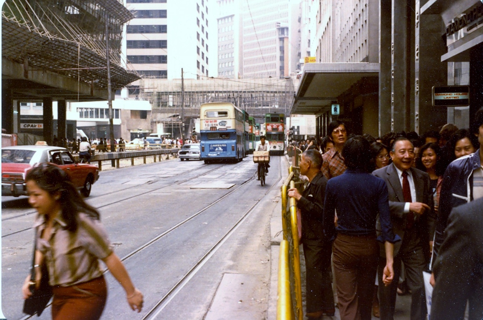 1980年的香港罕见街拍老照片热闹非凡的菜市场