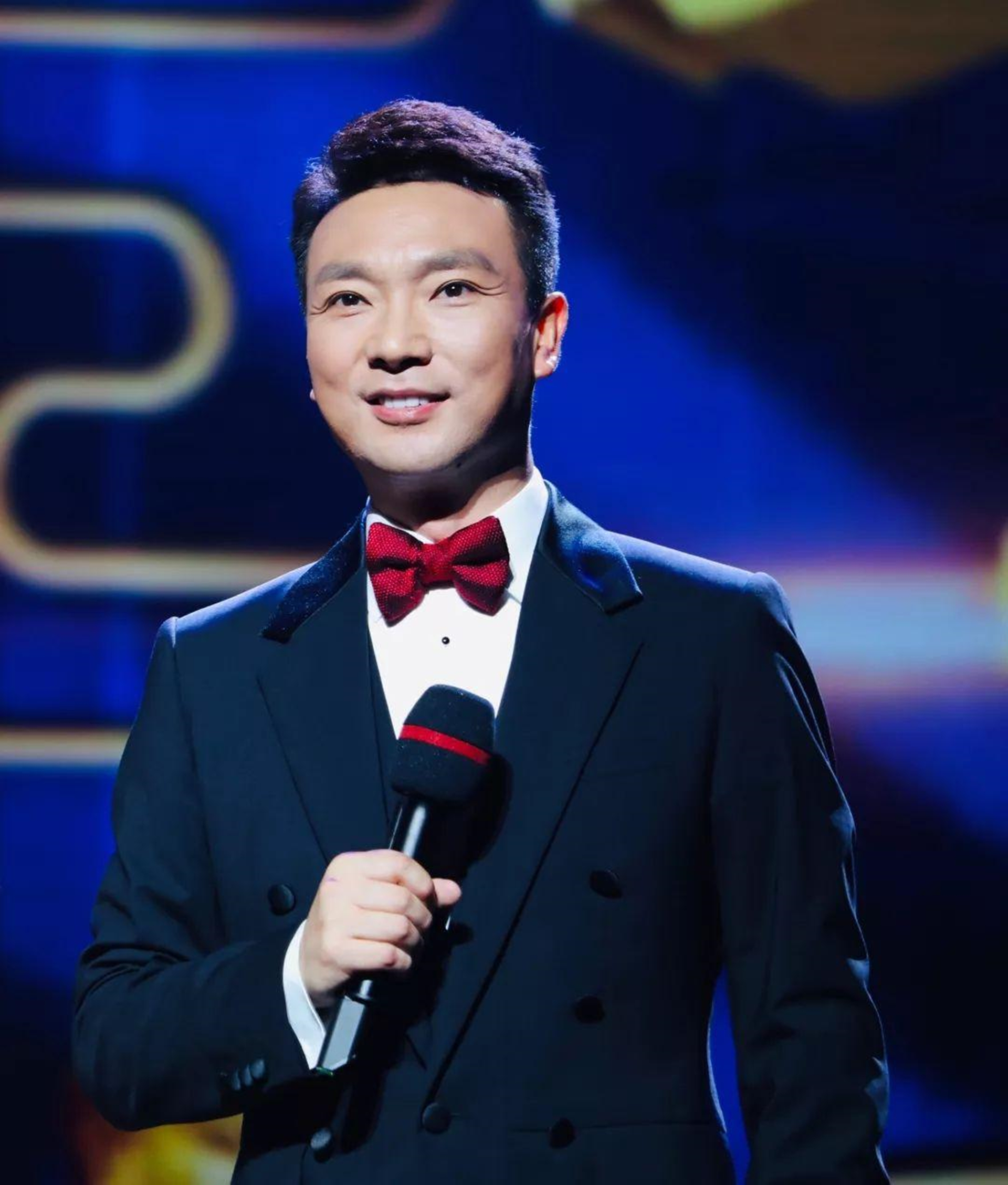 新晋春晚男主持,离开老东家江西卫视,或加盟央视被力捧