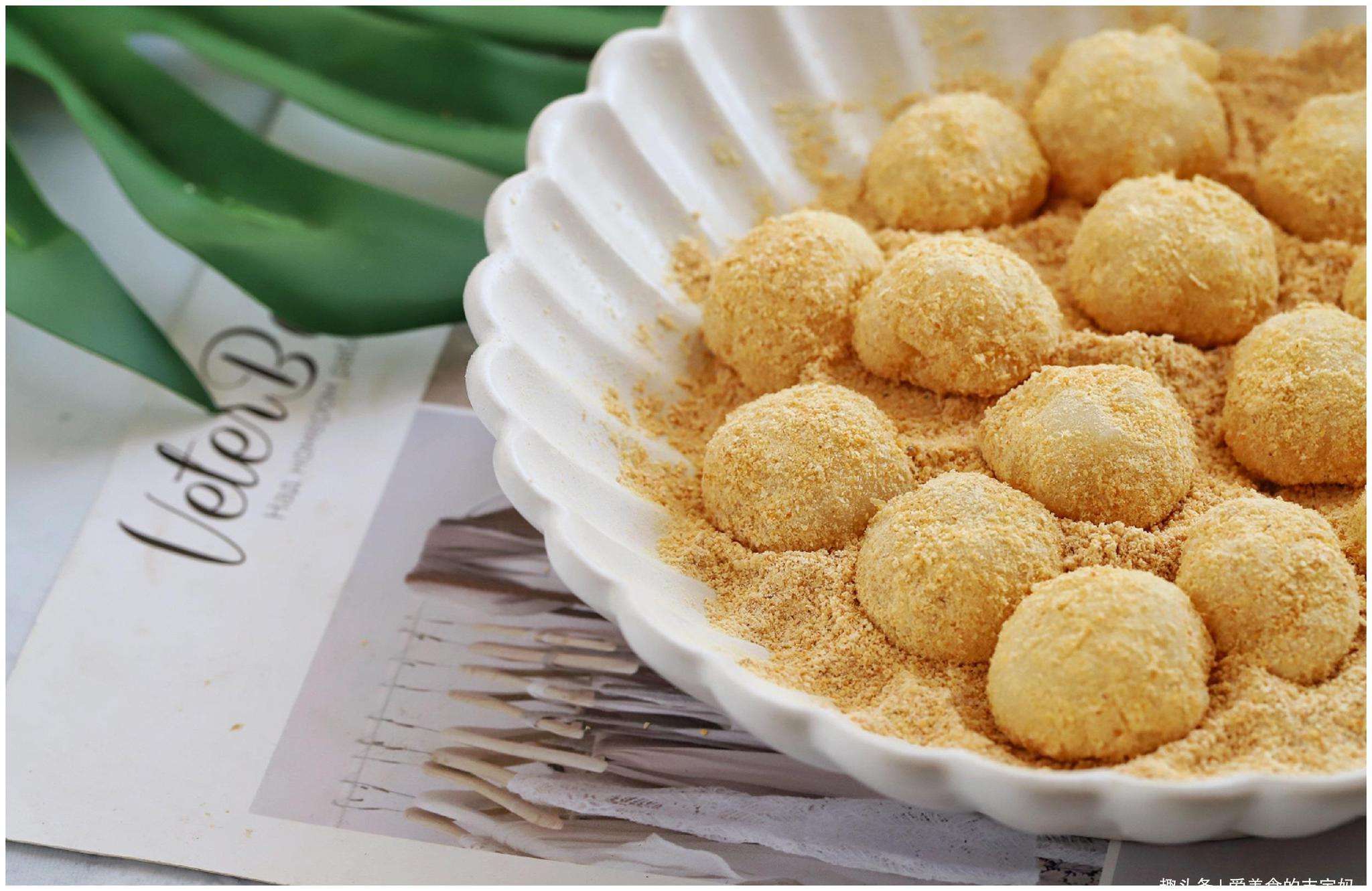 糯米粉里加半碗水,搅一搅蒸一蒸,做出的丸子q弹软糯,孩子爱吃