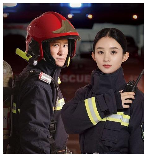 赵丽颖撞脸年轻时候的吴京,你们可有get到他们的相似之处