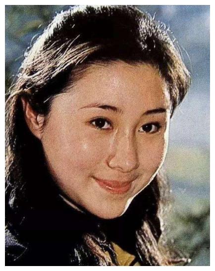 "牧羊女"丁岚:巅峰时移居国外,经商后身家过亿,56岁仍单身