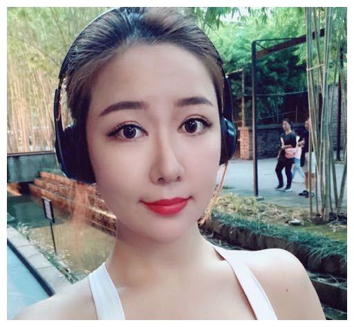 amy姐高调出镜,颜值不输天王嫂,亲述培训班传闻对她的伤害