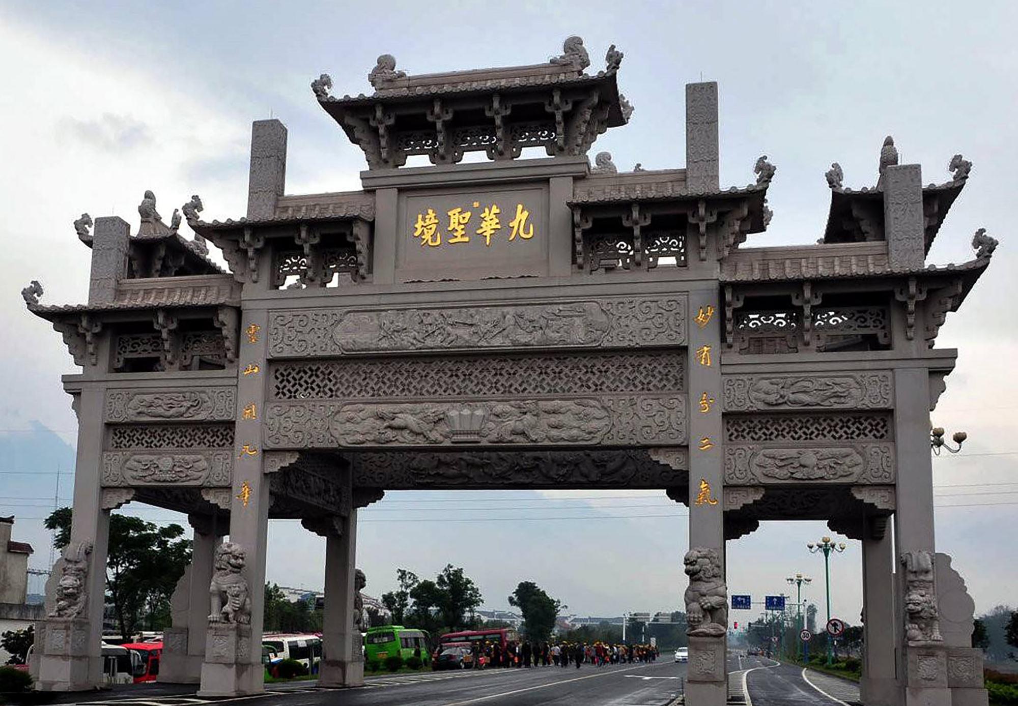 李白醉酒吟诗一首,一字千金,从此九子山更名九华山