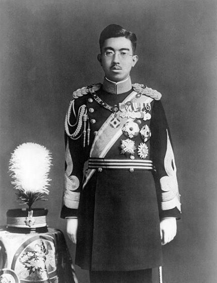 日本战败,天皇没切腹谢罪,用4字为自己开罪,无耻至极!