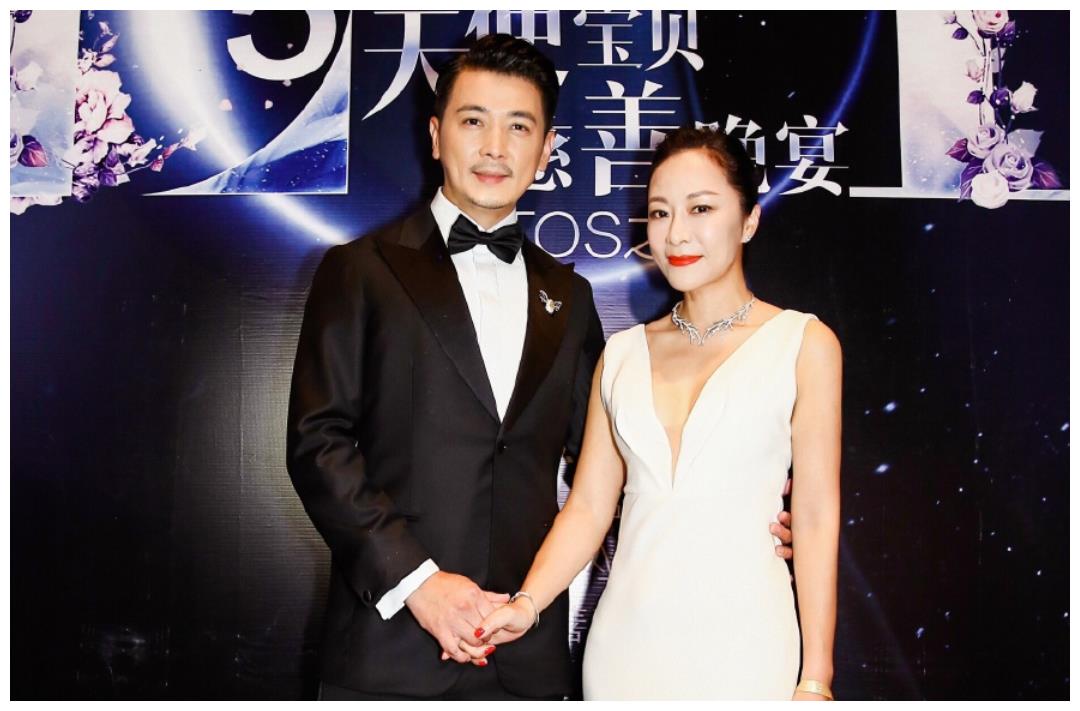 保剑锋真是太低调,隐藏多年的老婆竟是老熟人,"姐弟恋"惹人羡__财经