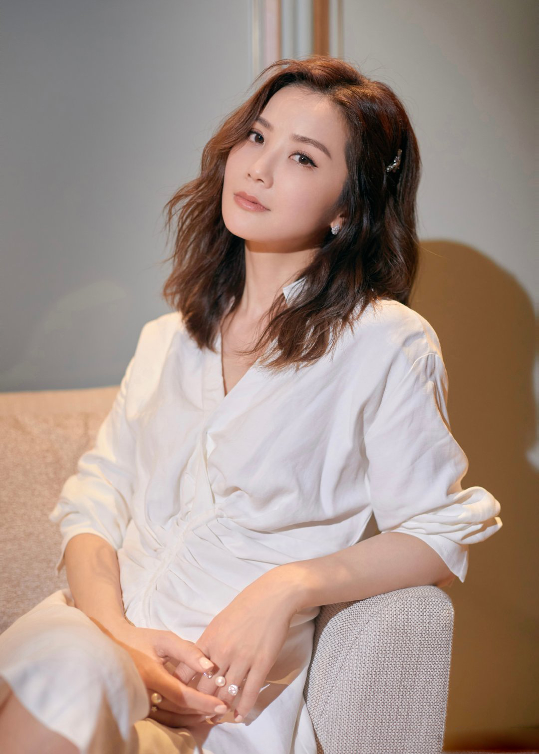 蔡卓妍晒出一组清爽美图已经感受到初夏77美女的双重快乐啦