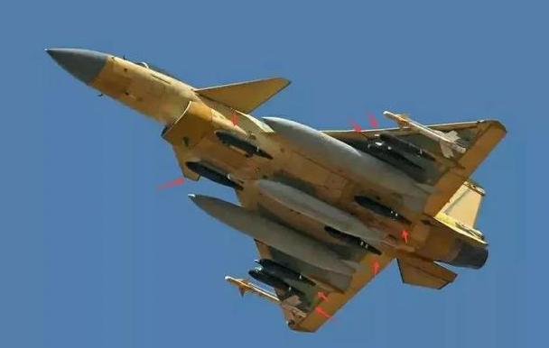 战斗机空中抛掉的副油箱，捡到后能归自己么？休闲区蓝鸢梦想 - Www.slyday.coM