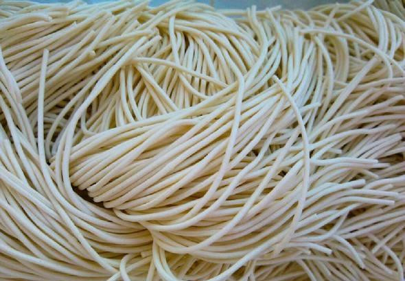 看上去很白的面条因为有增白剂