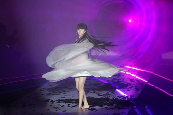 小彩旗自身的真名叫做杨彩旗,在90年代末出生于云南.