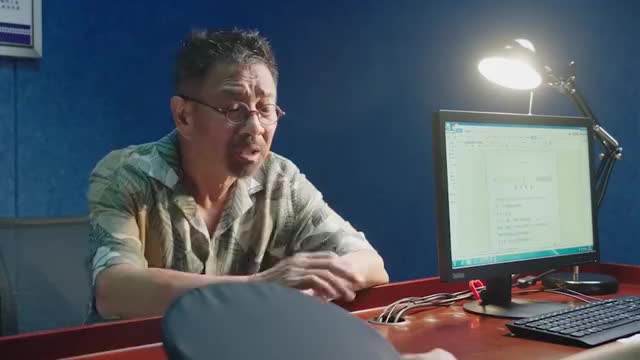 生活万岁:老倪来到警所,幽默地讲诉起自己的被绑经历