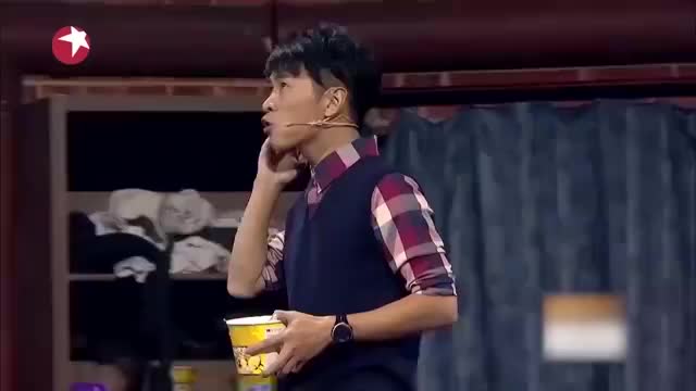 小品《机械公敌》:王宁买机器人女友,应付爸妈催婚,结局太意外
