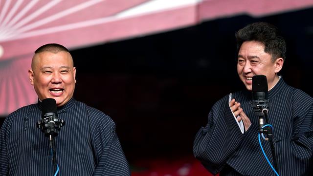 但在快板里,两人可算是同门师兄弟,两人的快板师父都是高凤山先生