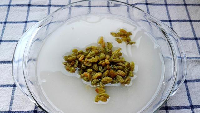 把醋倒进葡萄干里,想不到这么厉害,很多人还不知道,学会省钱了休闲区蓝鸢梦想 - Www.slyday.coM 把醋倒进葡萄干里,想不到这么厉害,很多人还不知道,学会省钱了休闲区蓝鸢梦想 - Www.slyday.coM