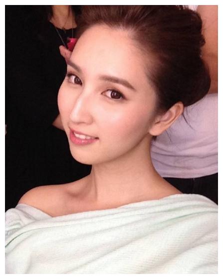 为替父还债,26岁就被"送"给77岁富豪,何傲儿如今怎么样了?